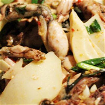 Quán Cây Tre – Lẩu Ếch & Phở Cuốn