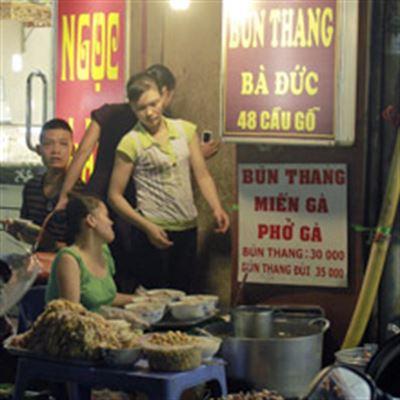 Bánh Cuốn Nóng & Bún Thang Bà Đức – Cầu Gỗ