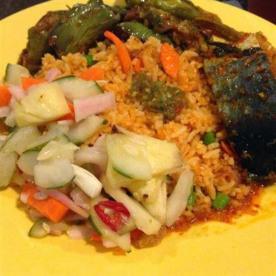 Cơm Bình Dân – Liên Trì