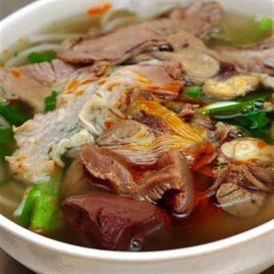 Bún Bò Giò Heo – Bát Sứ