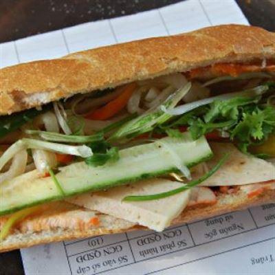 Cô Thuý – Bánh Mì