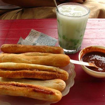 Bánh Mì Cay & Chè Thái – Lê Lợi
