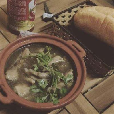 Anh Tín – Bánh Mì Gà Hầm