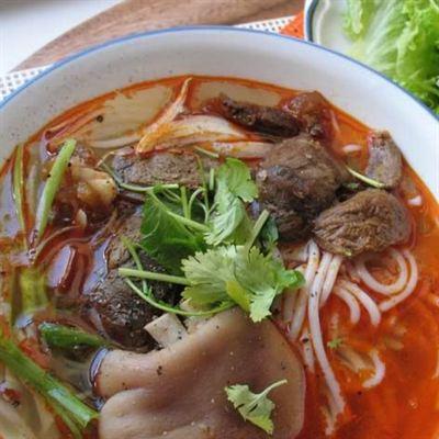 Điểm Tâm Sáng – Bún Bò Giò Heo