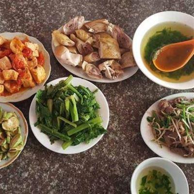 Thúy Nga – Cơm, Phở & Cá Lòng Hồ