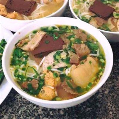 Ngọc Tấn – Bún Huế & Bánh Bèo Lá