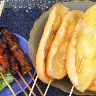 Bánh Mì Thịt Nướng – Hồ Tùng Mậu