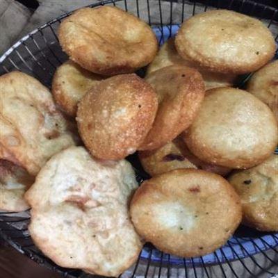 Chị Trà – Bánh Rán & Bánh Bao