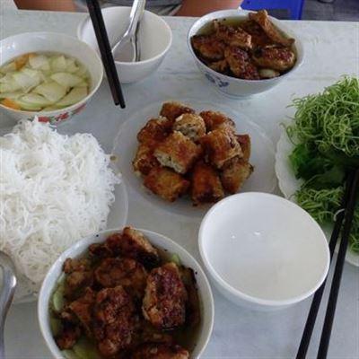 Bà Nhị – Bánh Cuốn Nóng & Bún Thịt Nướng