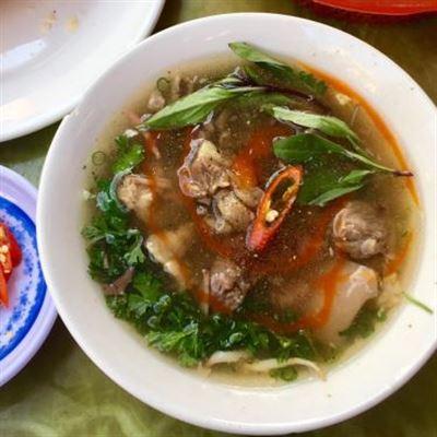 Quang Dũng – Bánh Mì Bò Sốt Vang