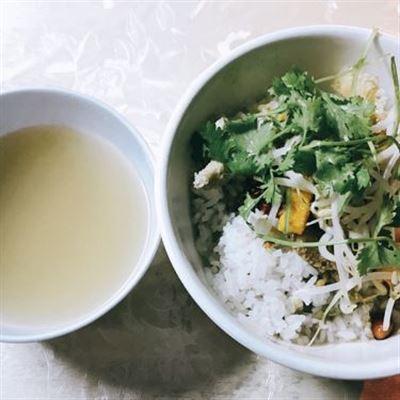 Cơm Hến Quỳnh