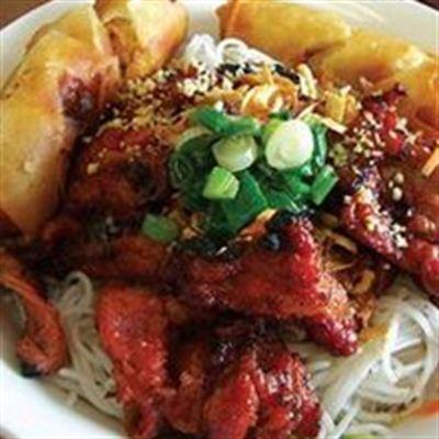 Chị Tuyền – Bún Thịt Nướng