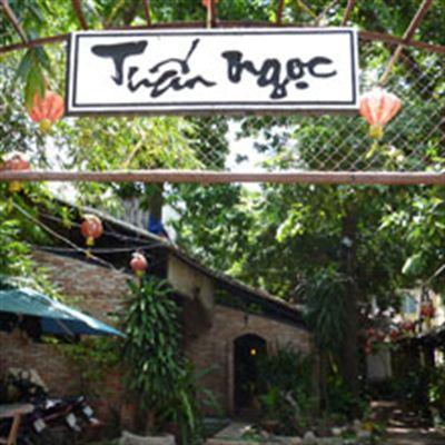 Tuấn Ngọc Cafe – Nguyên Hồng