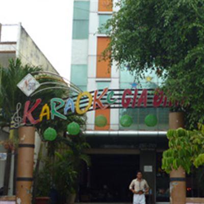 Gia Đình Karaoke – Nguyễn Văn Quá