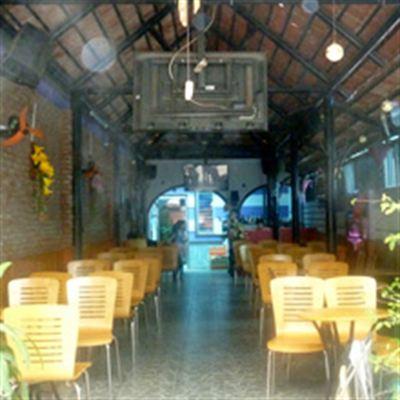 Góc Phố Cafe – Đình Phong Phú