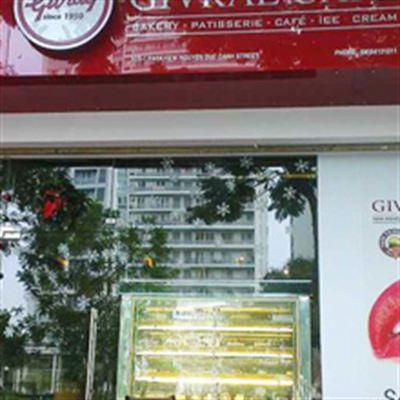 Sài Gòn Givral Cafe – Nguyễn Đức Cảnh