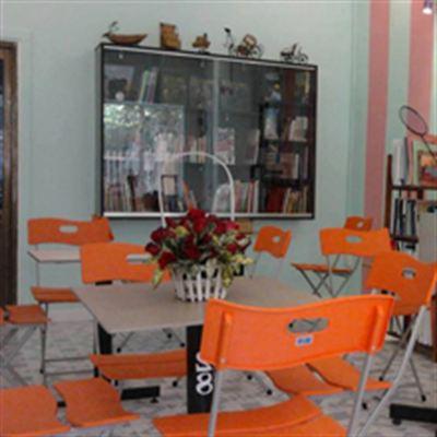 Cafe Sách English House