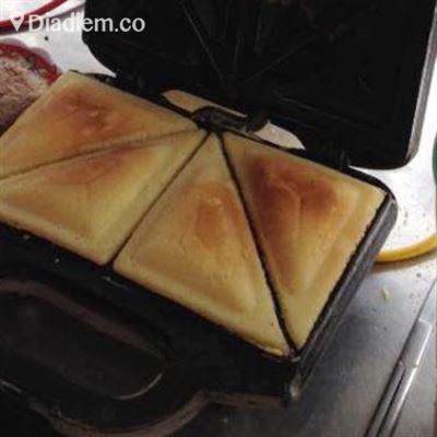 Bánh Hotdog – Trần Việt Châu