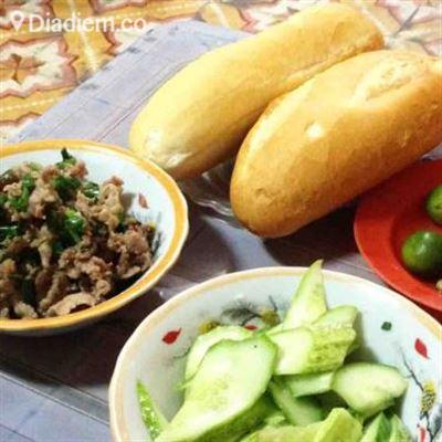 Bánh Mì Bò Băm – Ao Sen