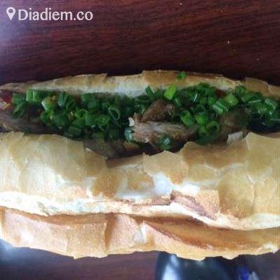 Bánh Mì Cây Nhãn