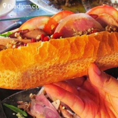 Bánh Mì Nem Nướng