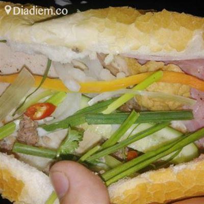 Bánh Mì Vỉa Hè