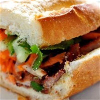 Cây Khế – Bánh Mì Heo Quay, Ốp La