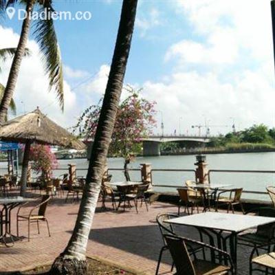 Hồ Sen Cafe – Bờ Sông
