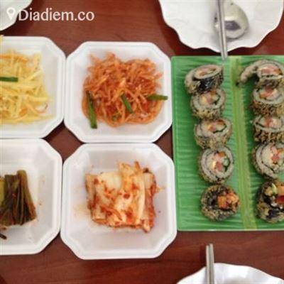 Korean Food – Gimbap & Chicken