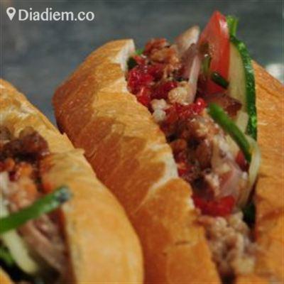 Táo Phớ, Bánh Mì Thịt Xiên – Nghĩa Tân