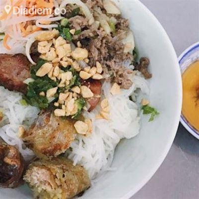 Thức Ăn Khuya Chị Uyên – Bún Xào, Bún Thịt Nướng & Bánh Mì