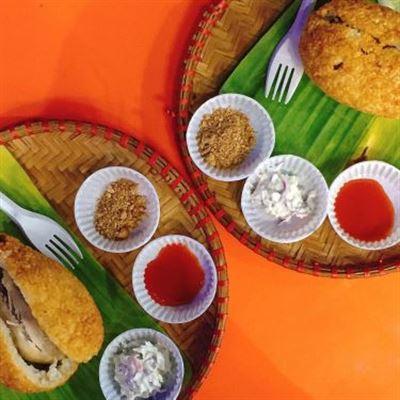 Gà Không Lối Thoát & Bánh Mì Nướng Khơ Me