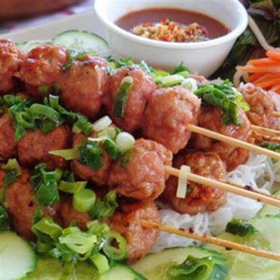 Nem Nướng Tuyết Trang Hồng Hoa