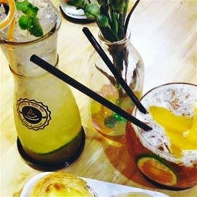 De Luca Coffee & Milk Tea