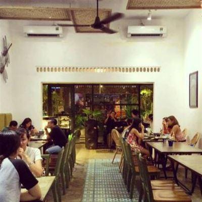 Nôm Nôm Restaurant & Cafe