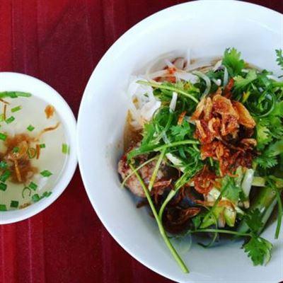 Bánh Canh Khô & Chân Gà Muối Sả