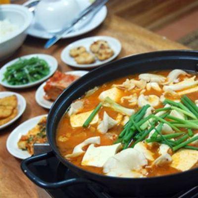 2N – Lẩu Nấm Kim Chi Hàn Quốc