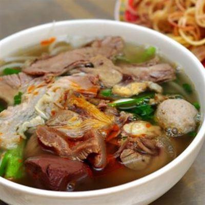 Quán Cẩm – Mì Quảng & Bún Bò