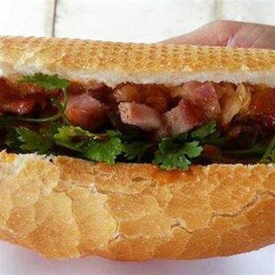 Hiếu Quyên – Bánh Mì Thịt & Heo Quay