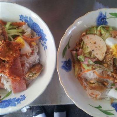 Ngọc Cẩm – Bún Thịt Nướng & Nem Nướng
