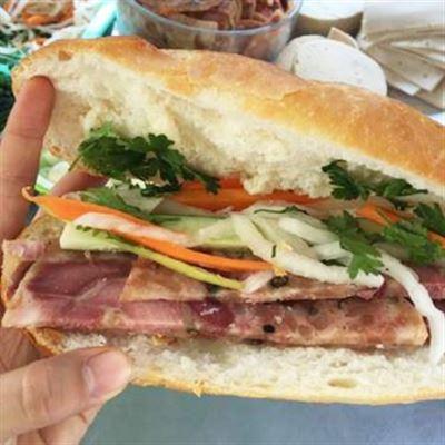 Hồng – Bánh Mì Bình Dân