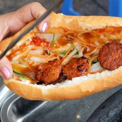 Cô Yến – Bánh Mì Thịt