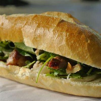Bánh Mì Thịt Nướng & Nem Nướng