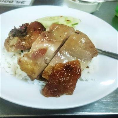 Quyên – Cơm Gà Nướng & Sườn Nướng