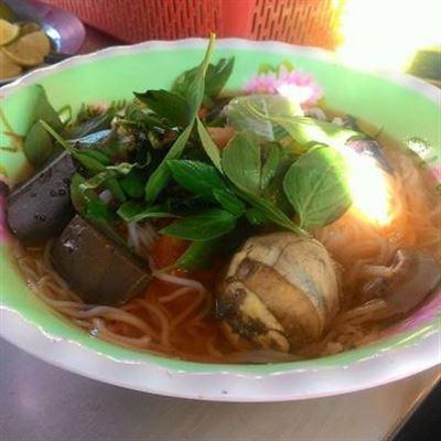 Bún Riêu Mực & Hột Vịt Lộn