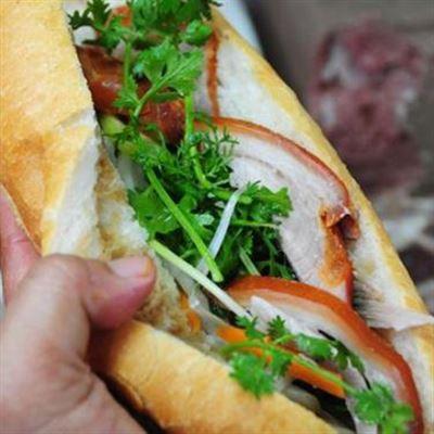 Cô Ly – Bánh Mì Thịt