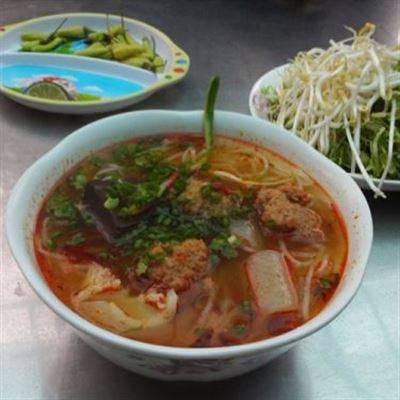 Hòa – Bún Riêu Giò