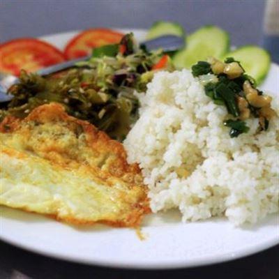 Quán Cơm Cô Minh Giữa Dốc