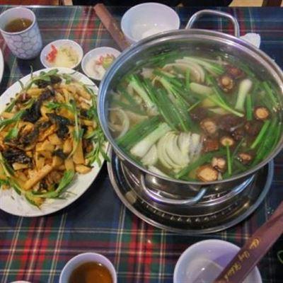 Hoài – Lẩu Ếch Măng Chua