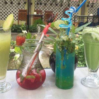 Sen Trắng Cafe